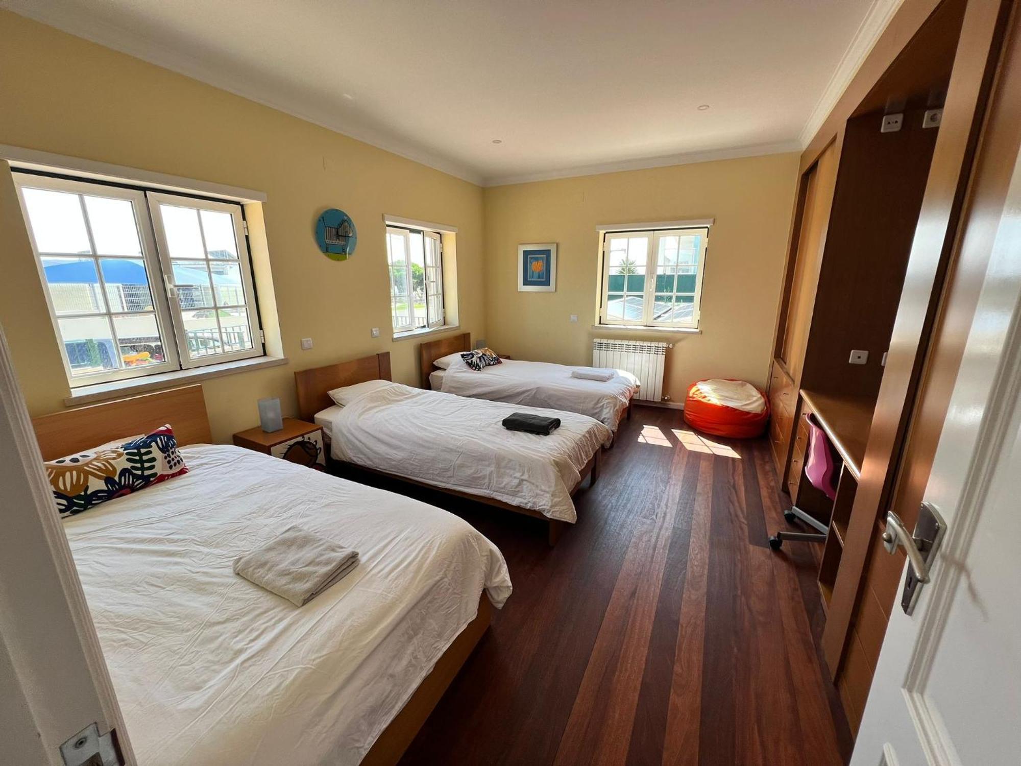 Spacious Ground-floor With Private & Heated Pool Villa São Martinho do Porto