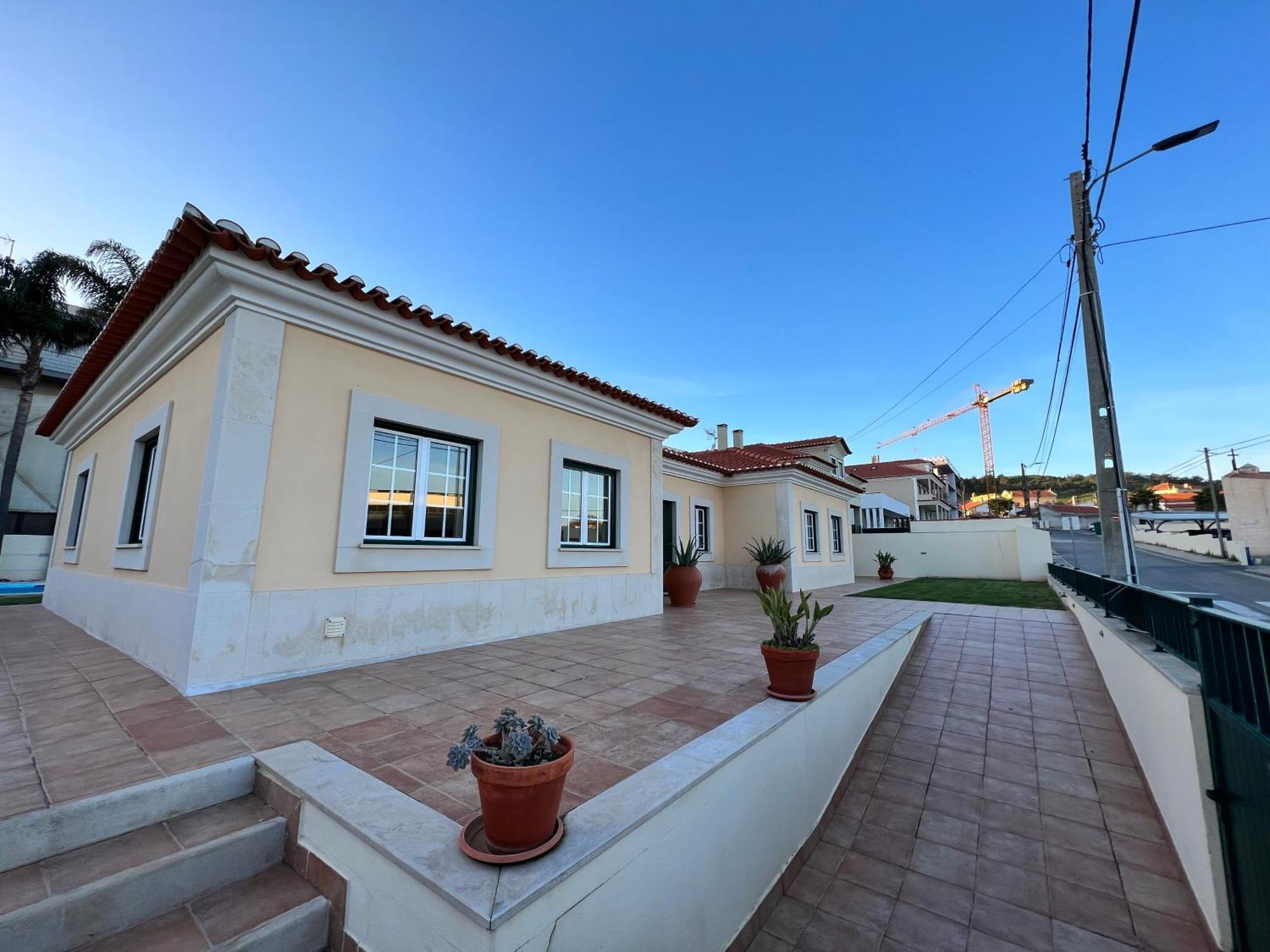 Spacious Ground-floor With Private & Heated Pool Villa