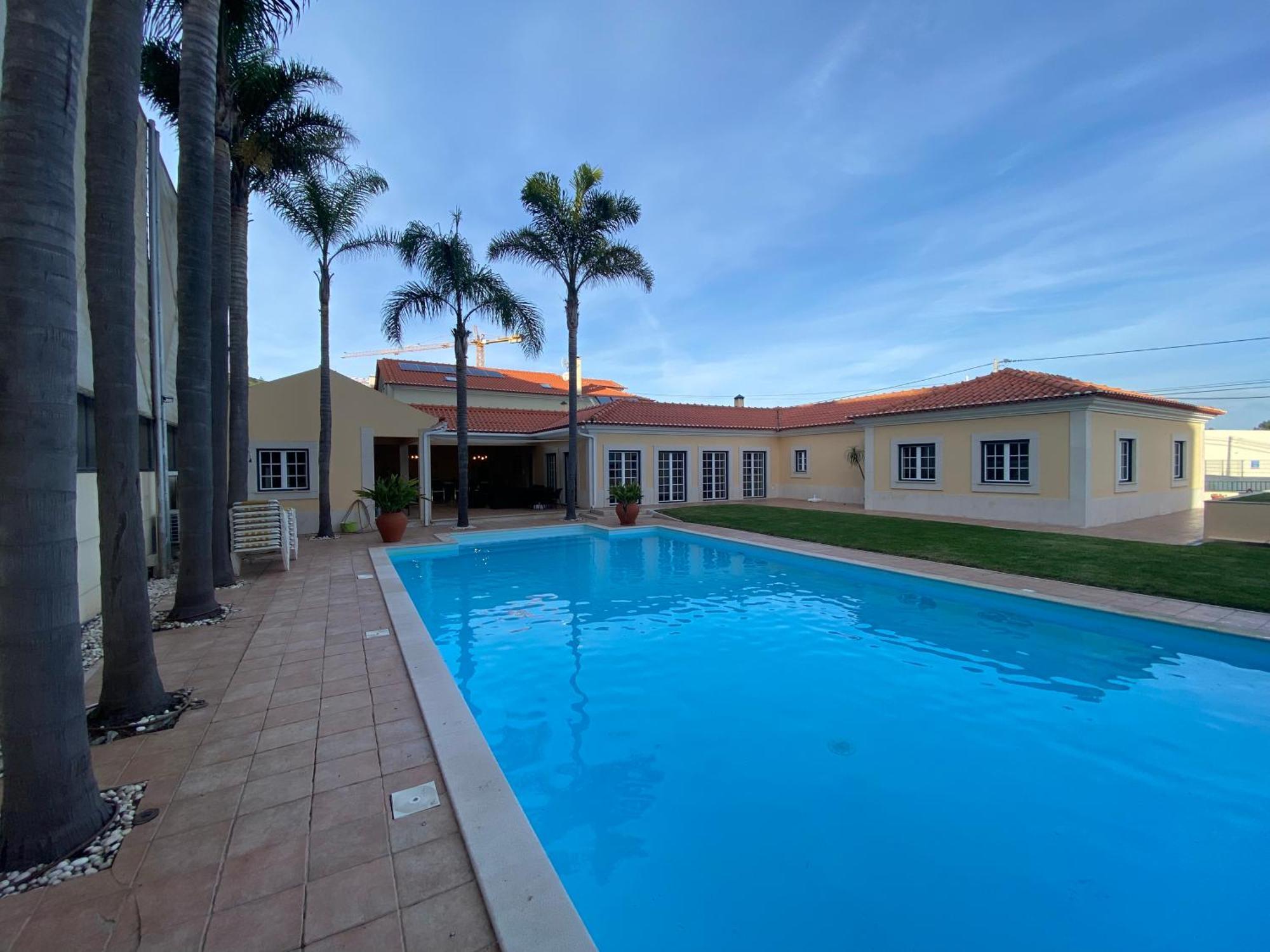 Villa Spacious Ground-floor With Private & Heated Pool São Martinho do Porto